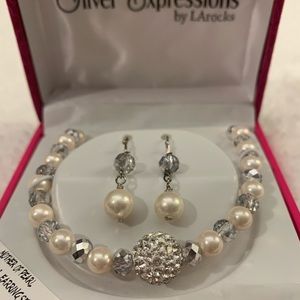 Women’s necklace and earring set